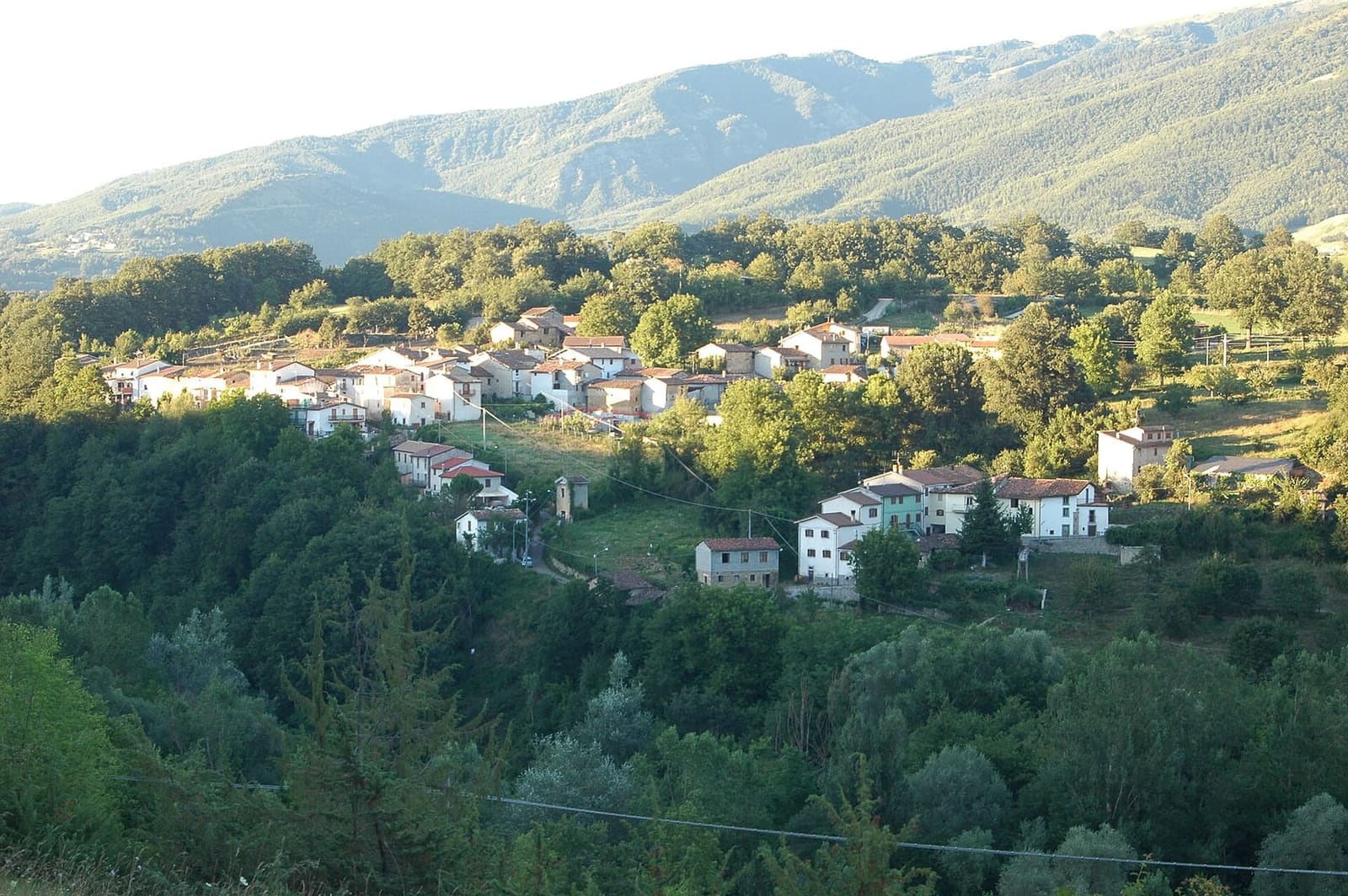 Cornillo Vecchio, una delle ville di Amatrice, sotto i boschi della Laga nell'agosto 2011