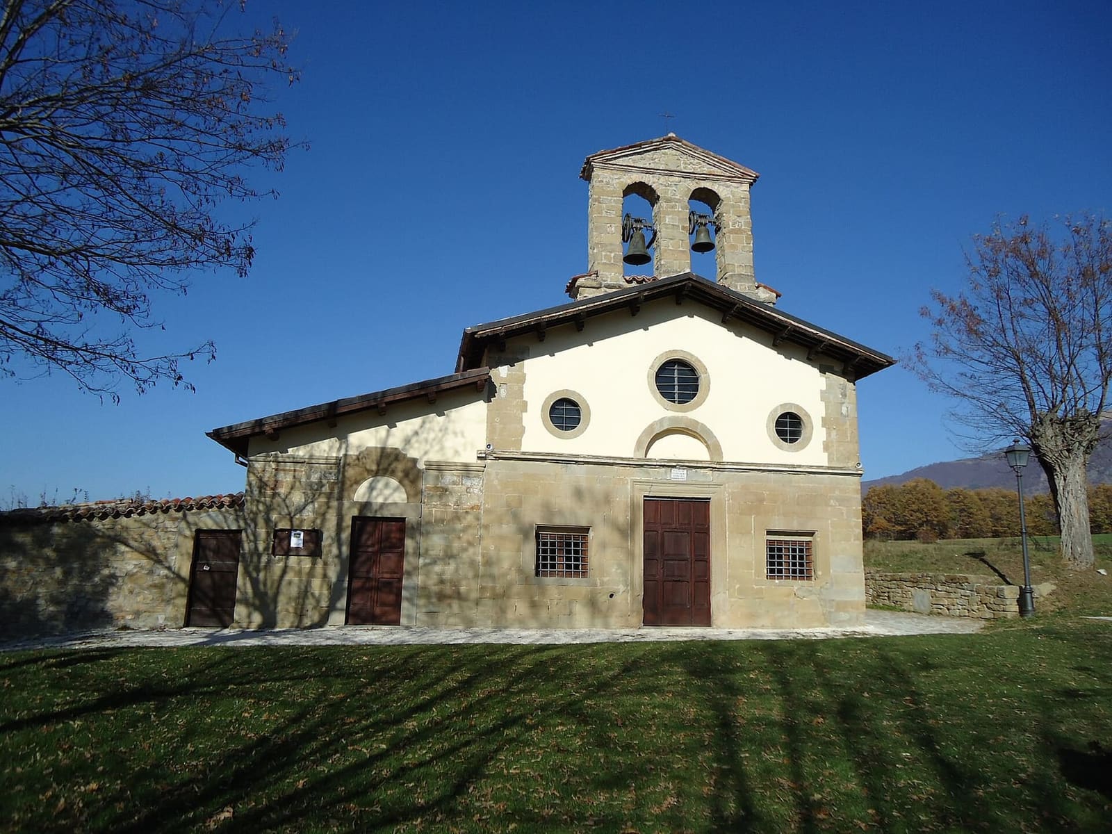 la facciata del santuario dell'Icona Passatora, fra Ferrazza e Retrosi, nel 2011