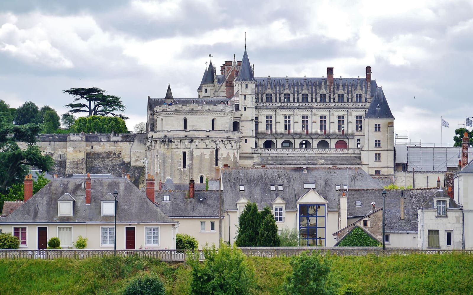 le château et la vieille ville vus de la rive nord de la Loire