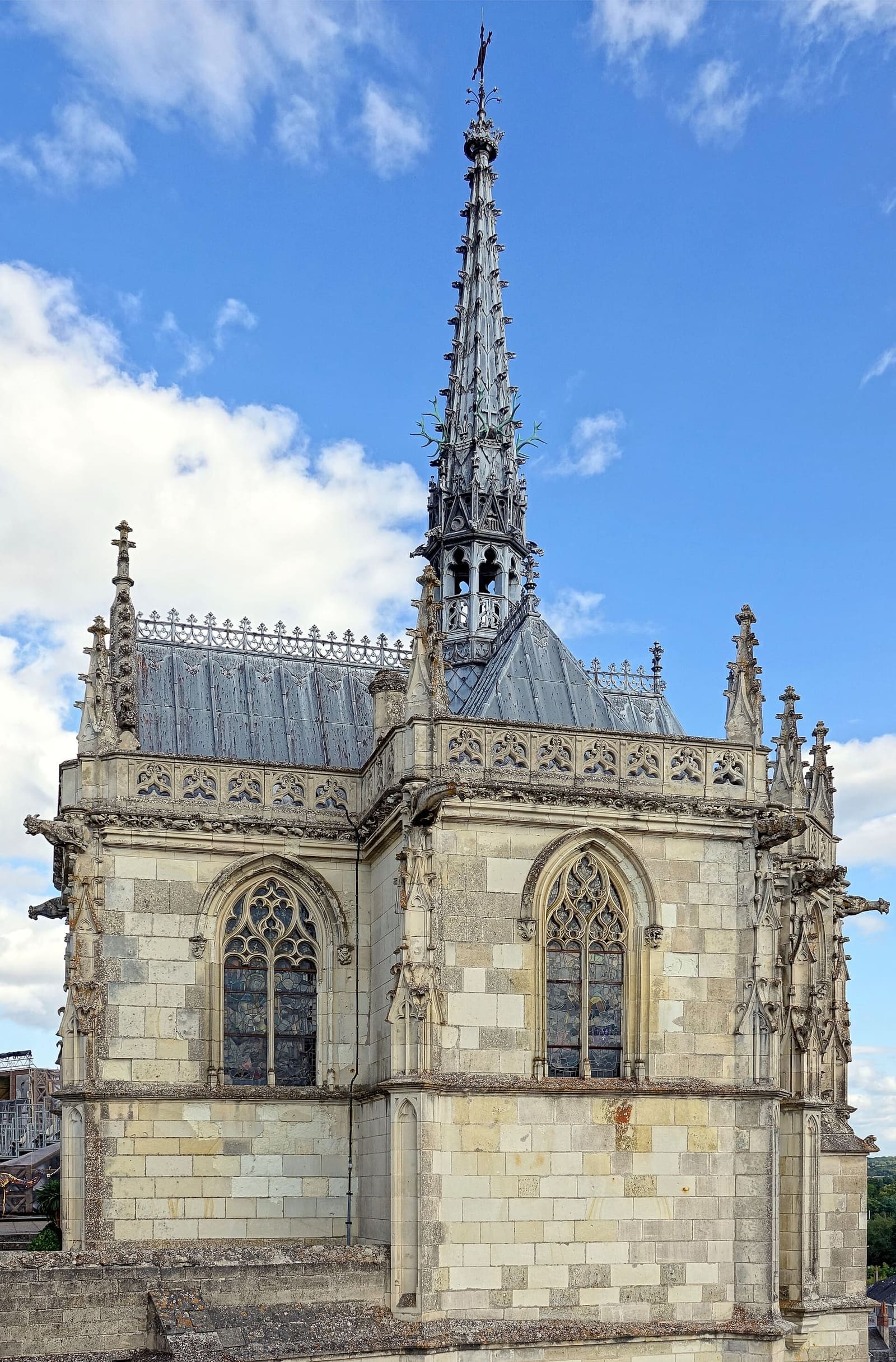 la chapelle Saint-Hubert sur les remparts du château, où repose Léonard