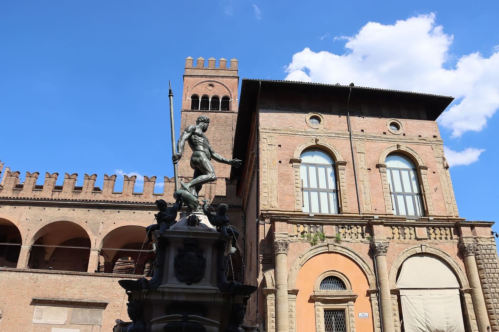 der Neptunbrunnen von Giambologna, der Gigante der Bologneser, auf der piazza del Nettuno