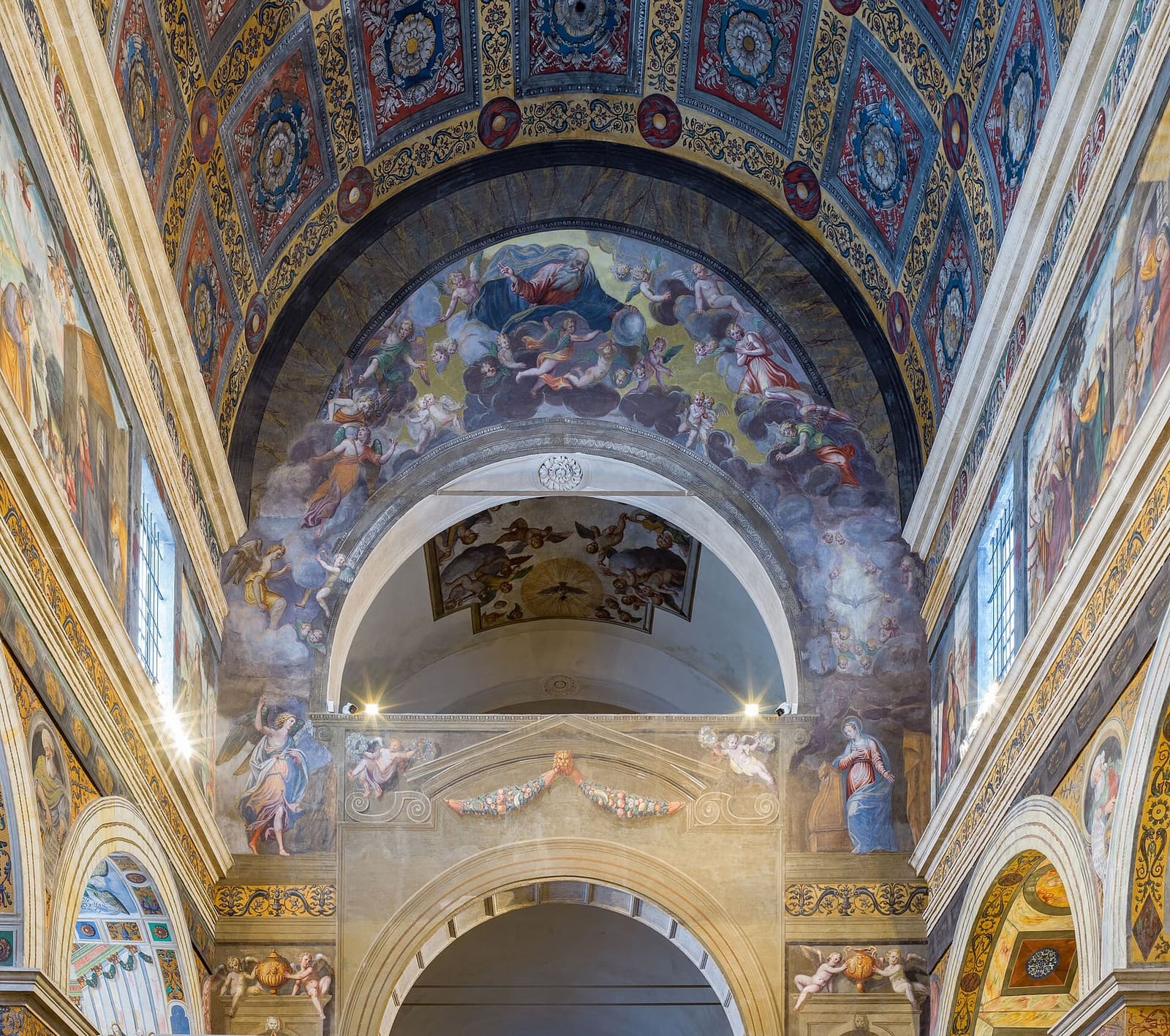 il coro delle monache di Santa Giulia, tutto affrescato, sopra la chiesa