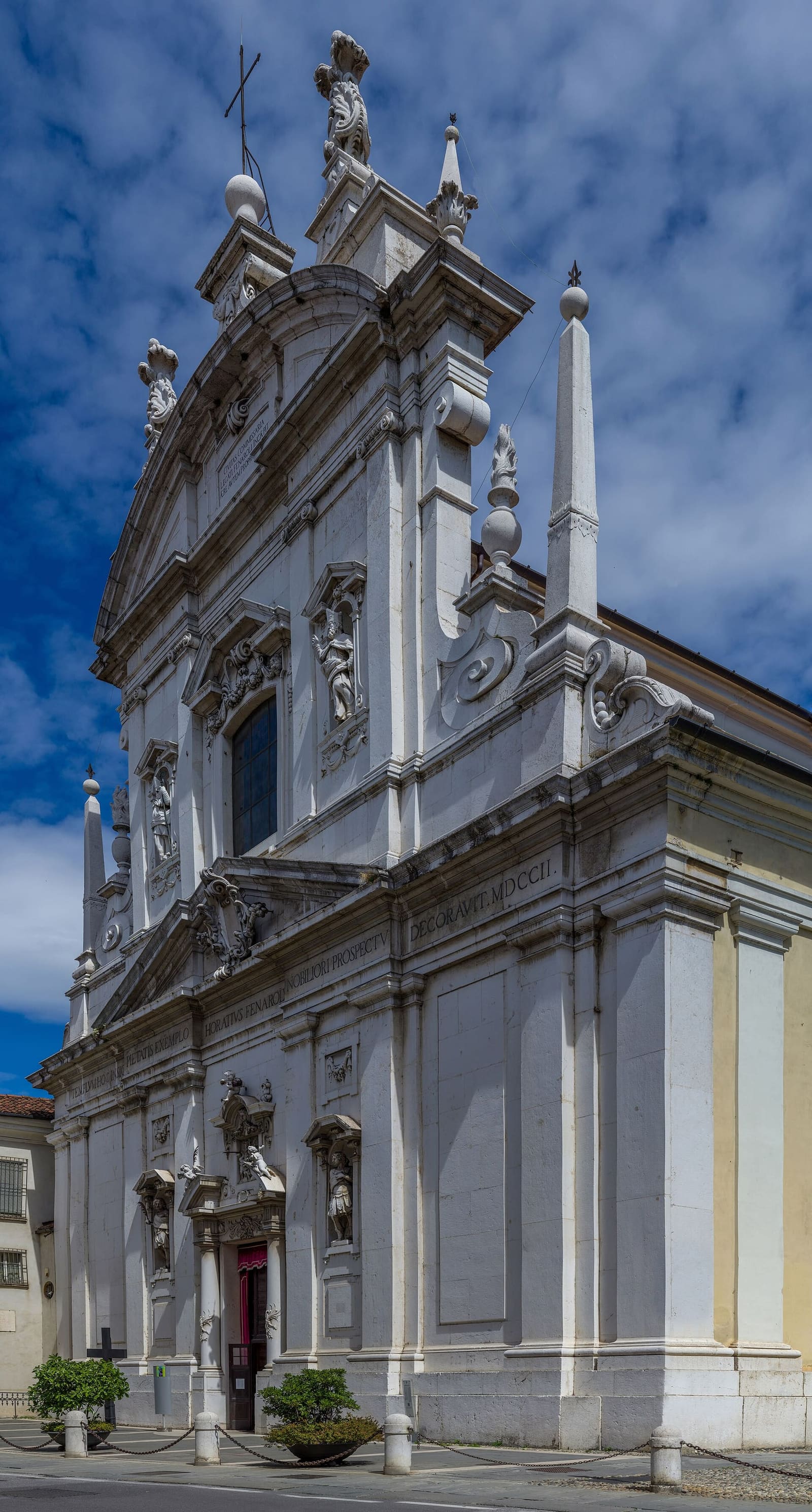 la facciata della chiesa dei Santi Faustino e Giovita, in via San Faustino