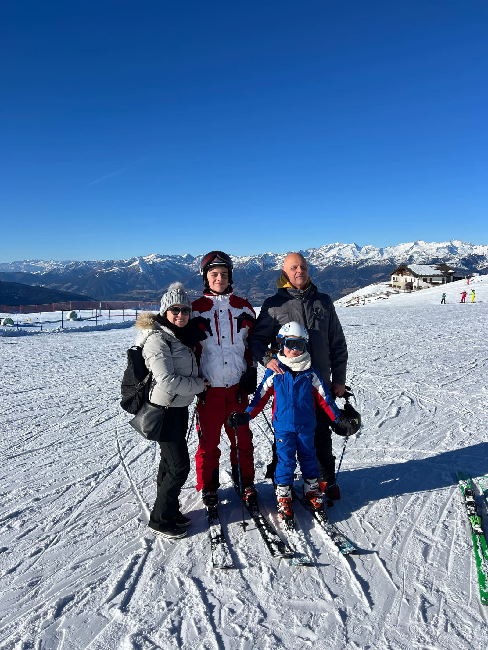 eccoci tutti e quattro sulla pista, Marcella, Gabriele, Letizia e Matteo