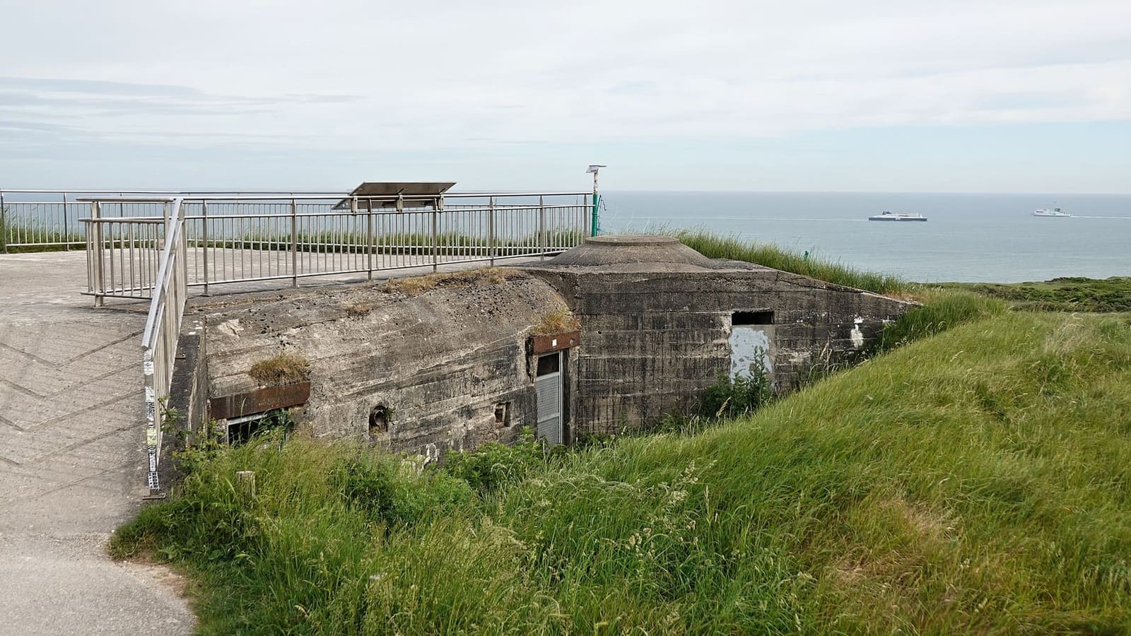 an Atlantic Wall bunker and the viewpoint on top of Blanc-Nez