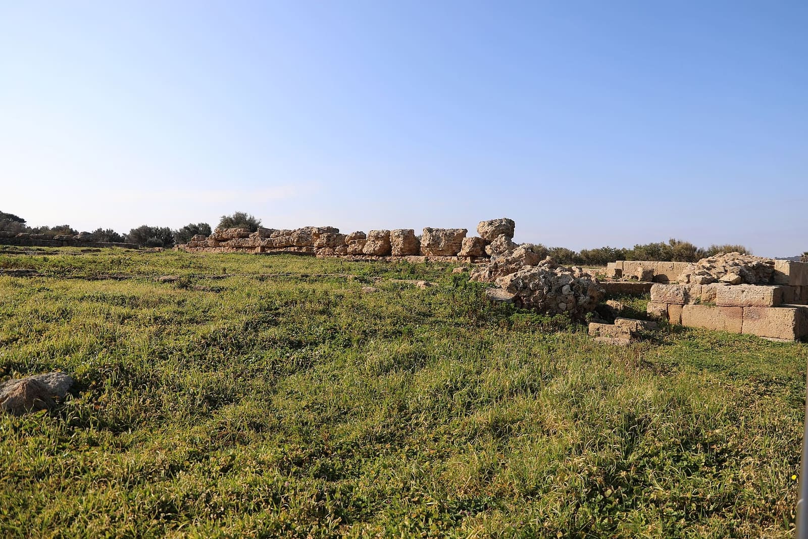 le mur d'enceinte du sanctuaire