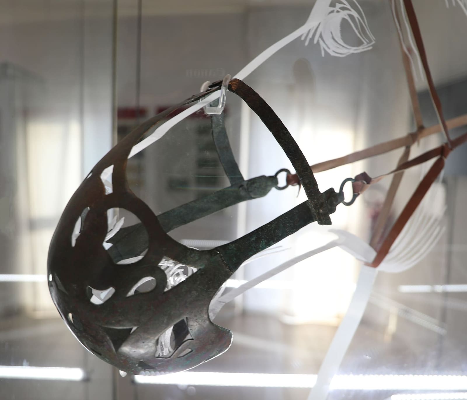 la muselière de parade pour un cheval, en bronze ajouré