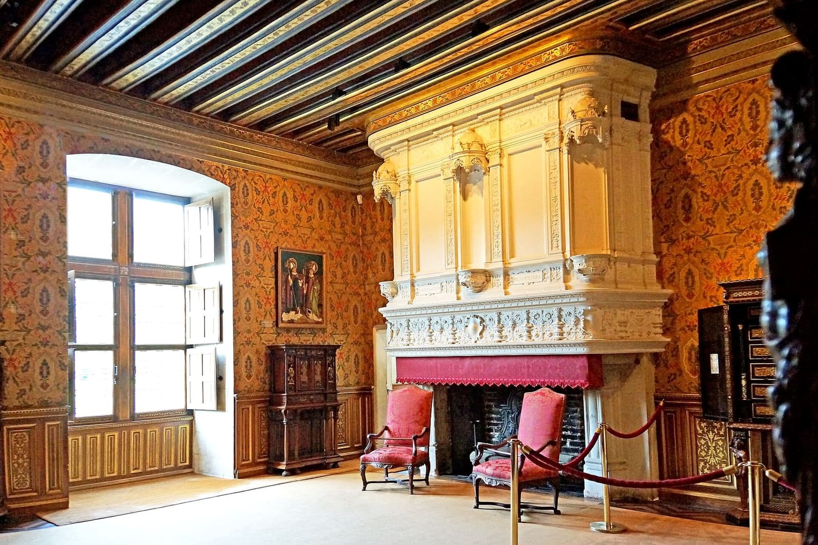 der Salon Franz I. mit dem Kamin der Renaissance