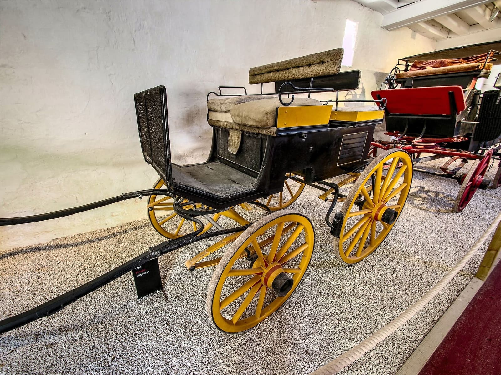 ein Dogcart von 1850 in der Wagengalerie