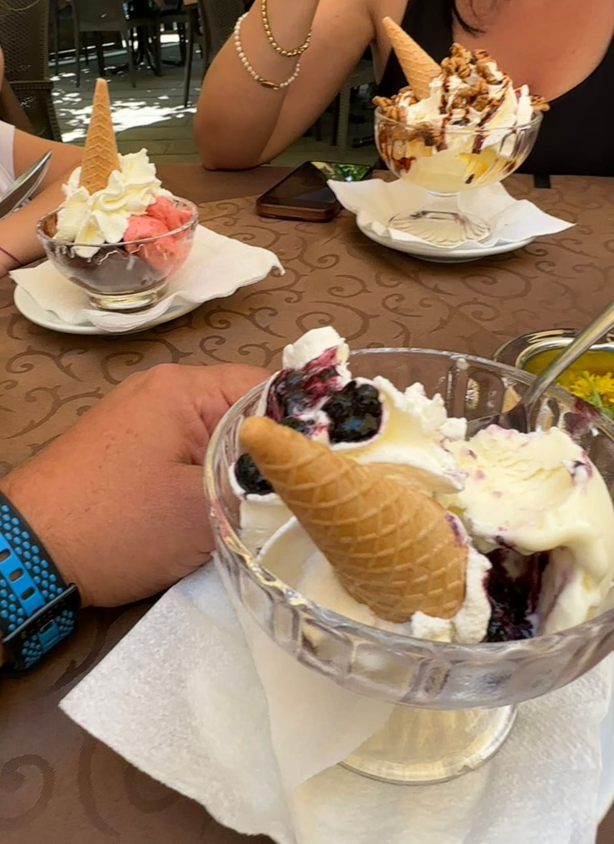 le coppe di gelato al tavolino, la ricompensa di fine percorso