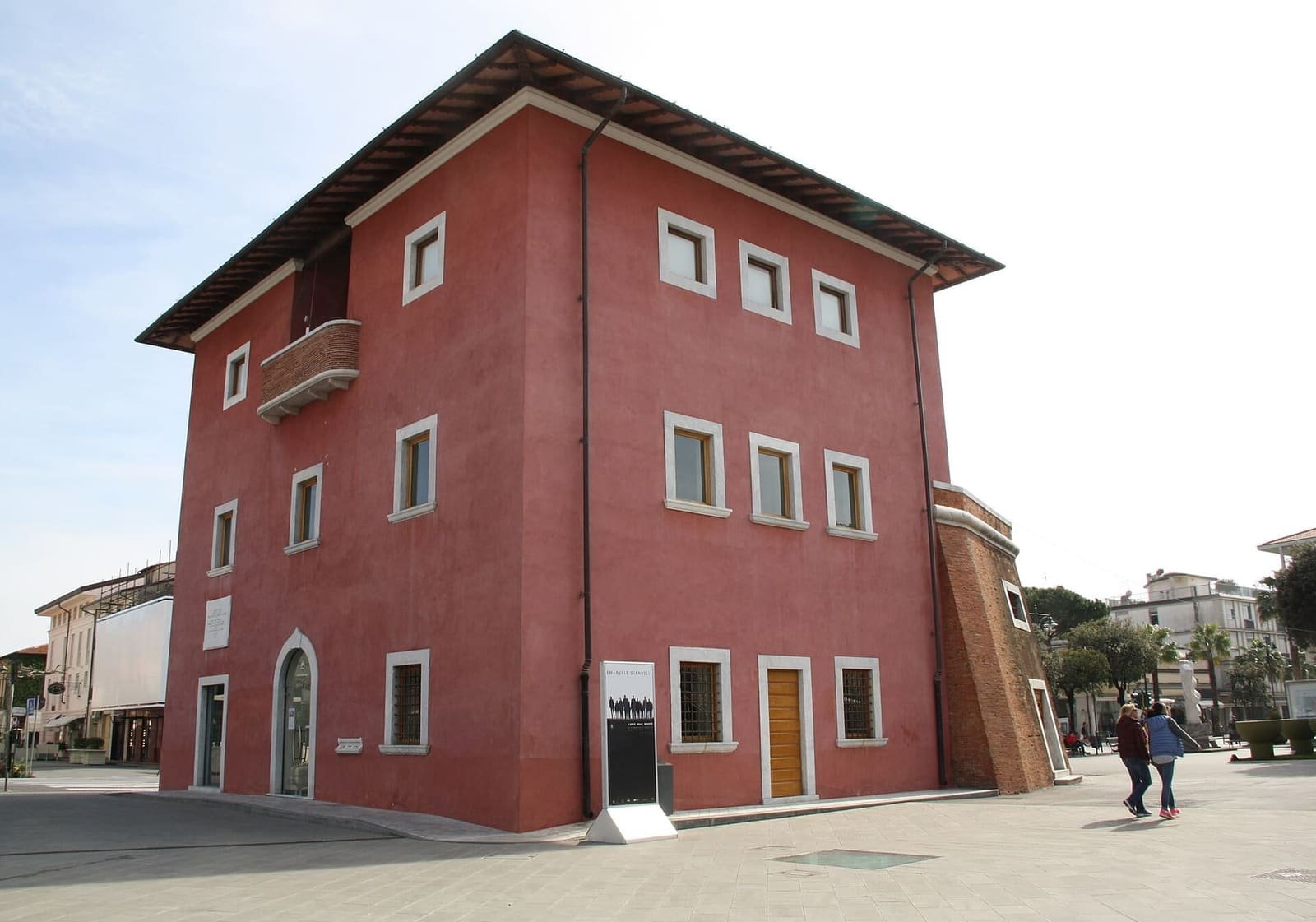 un autre côté du Fortino, dans le centre de Forte dei Marmi
