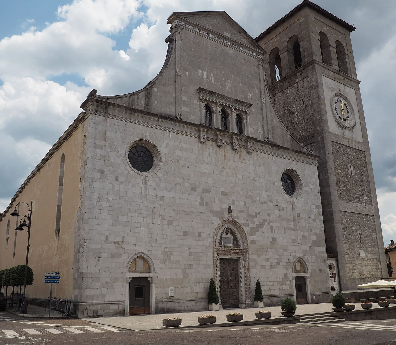 le Duomo de Santa Maria Assunta sur la piazza del Duomo, avec le campanile