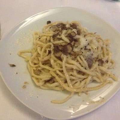 Piciarelli al tartufo nero