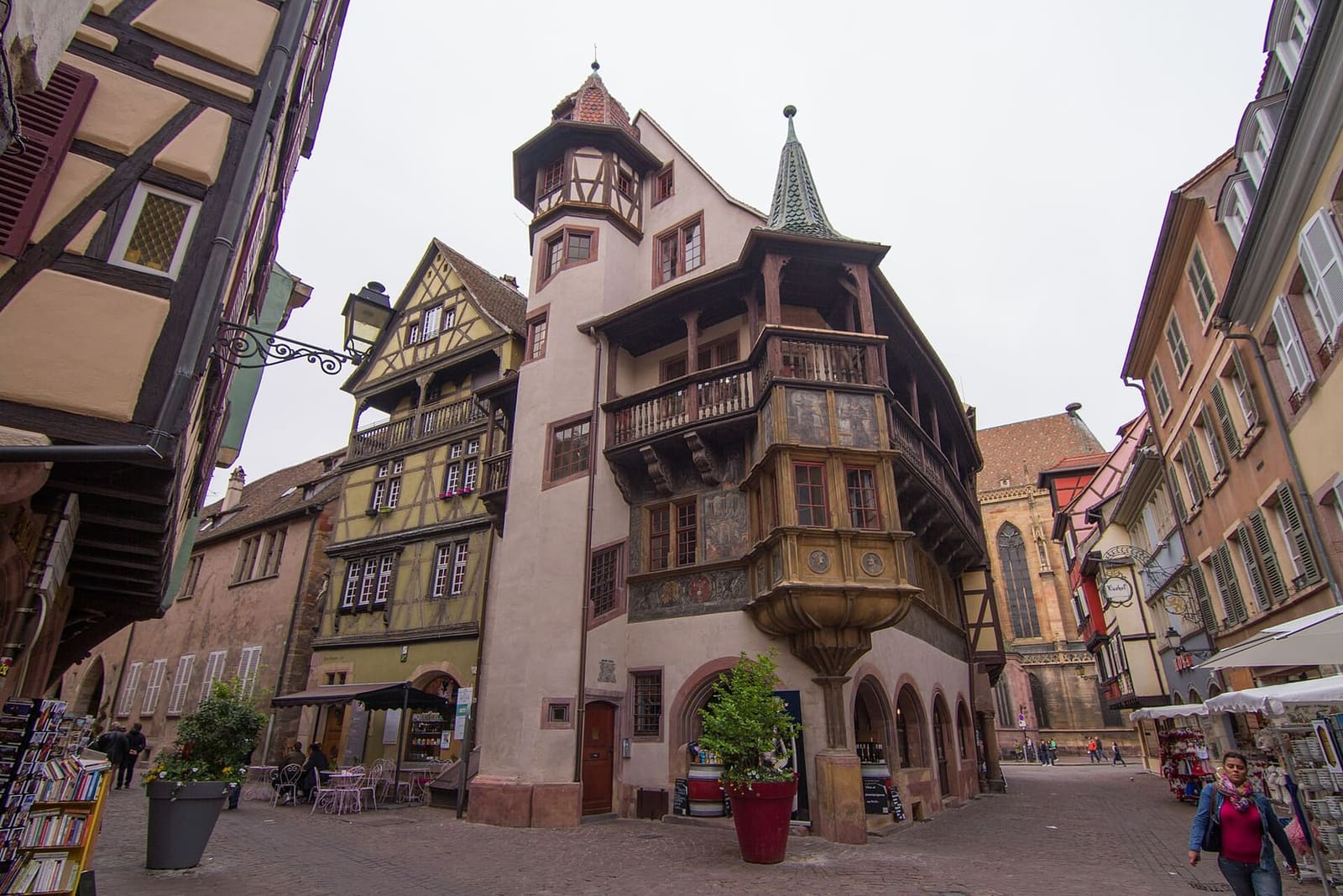 la Maison Pfister all'angolo della rue des Marchands, con il bovindo e la torretta