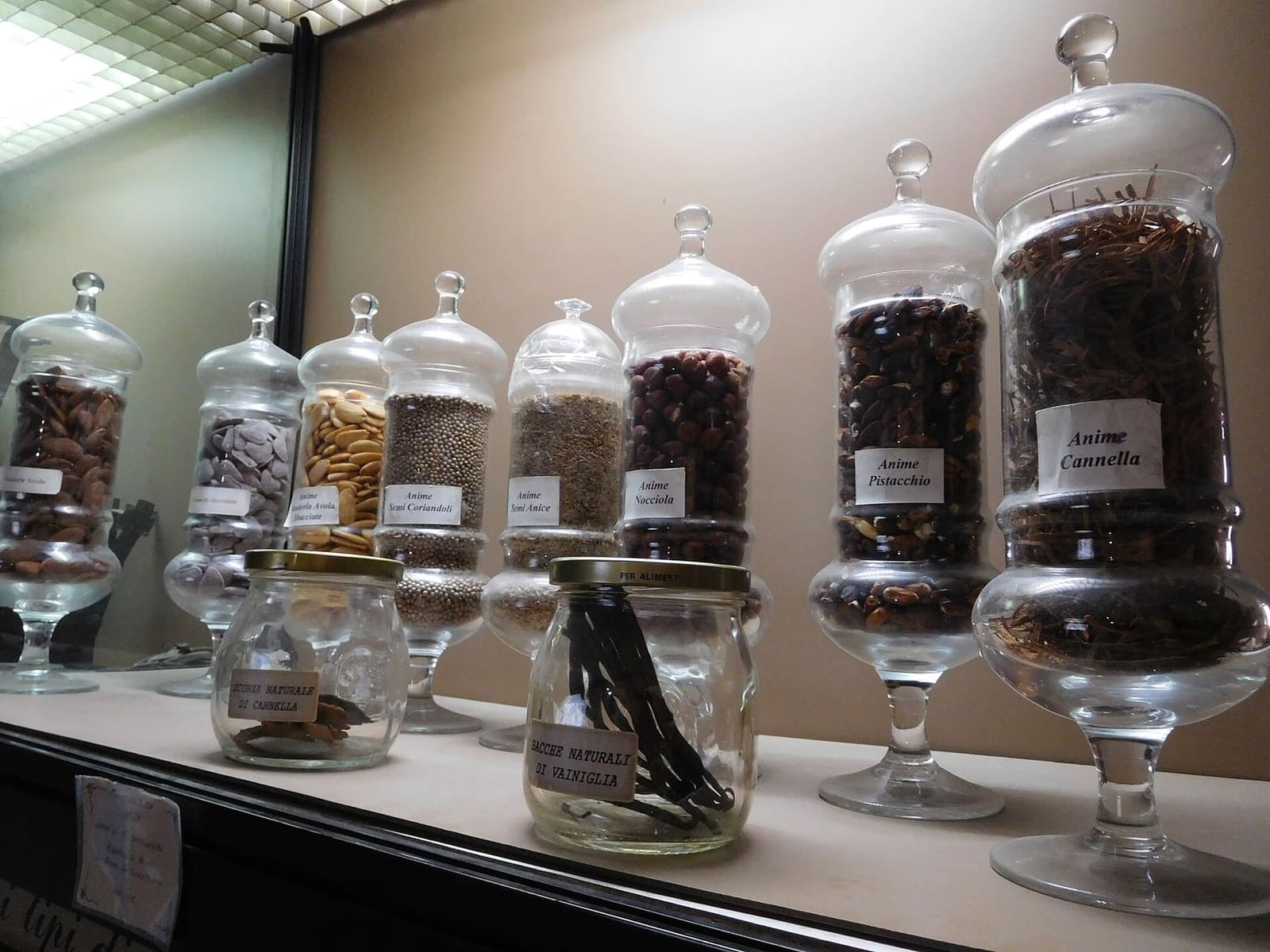 the glass jars with the centres of the confetti, among hazelnuts, pistachios and cinnamon, at the Pelino museum