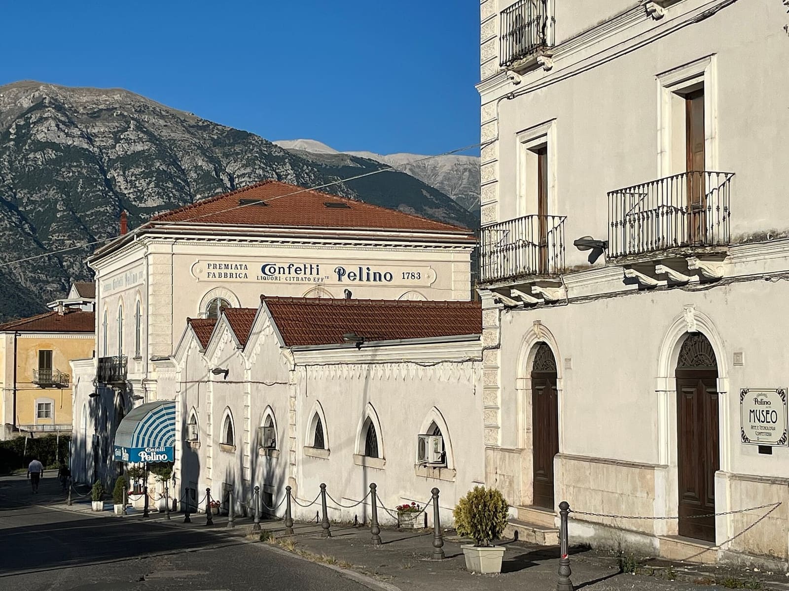 the Pelino confetti factory in via Stazione Introdacqua, which houses the Museo dell'arte e della tecnologia confettiera