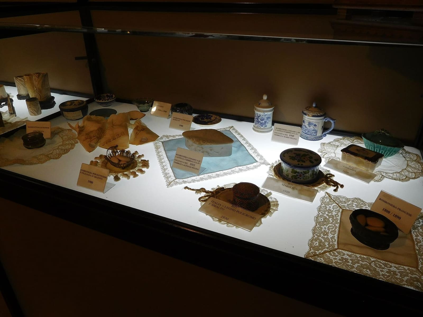 the collection of antique wedding favours in a display case of the Pelino museum