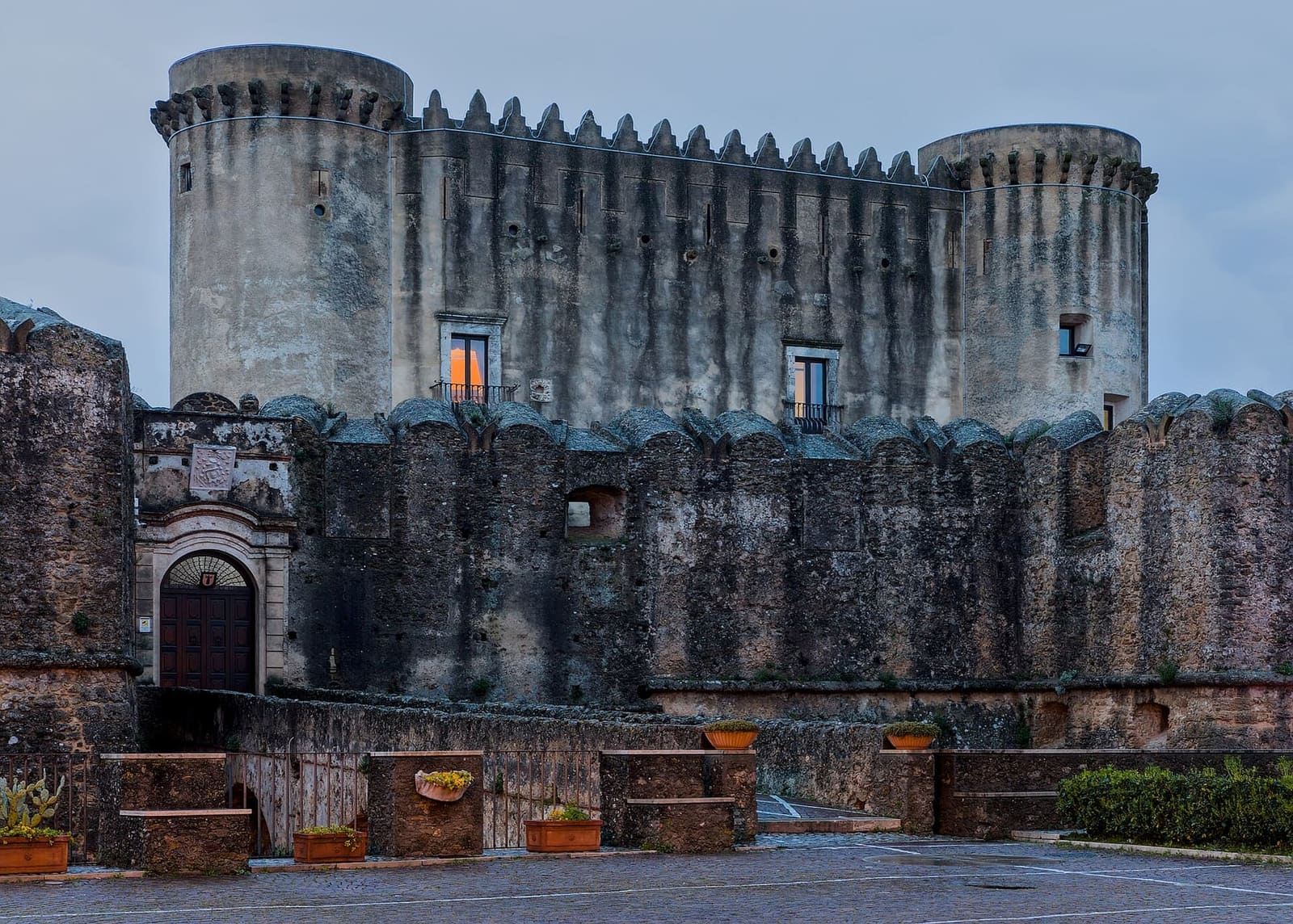 il castello di Santa Severina all'ora blu