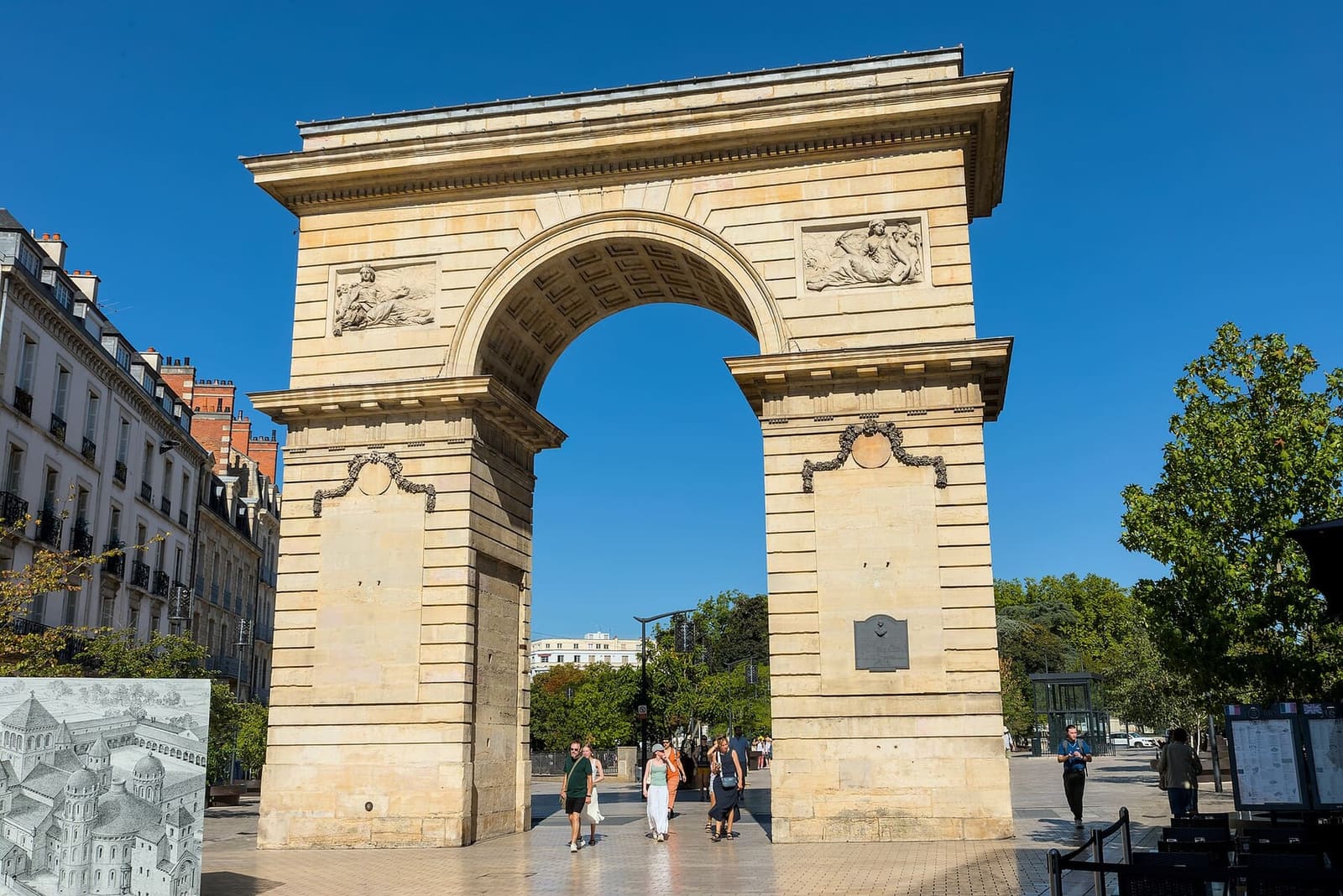 la Porte Guillaume, l'arco di trionfo di place Darcy