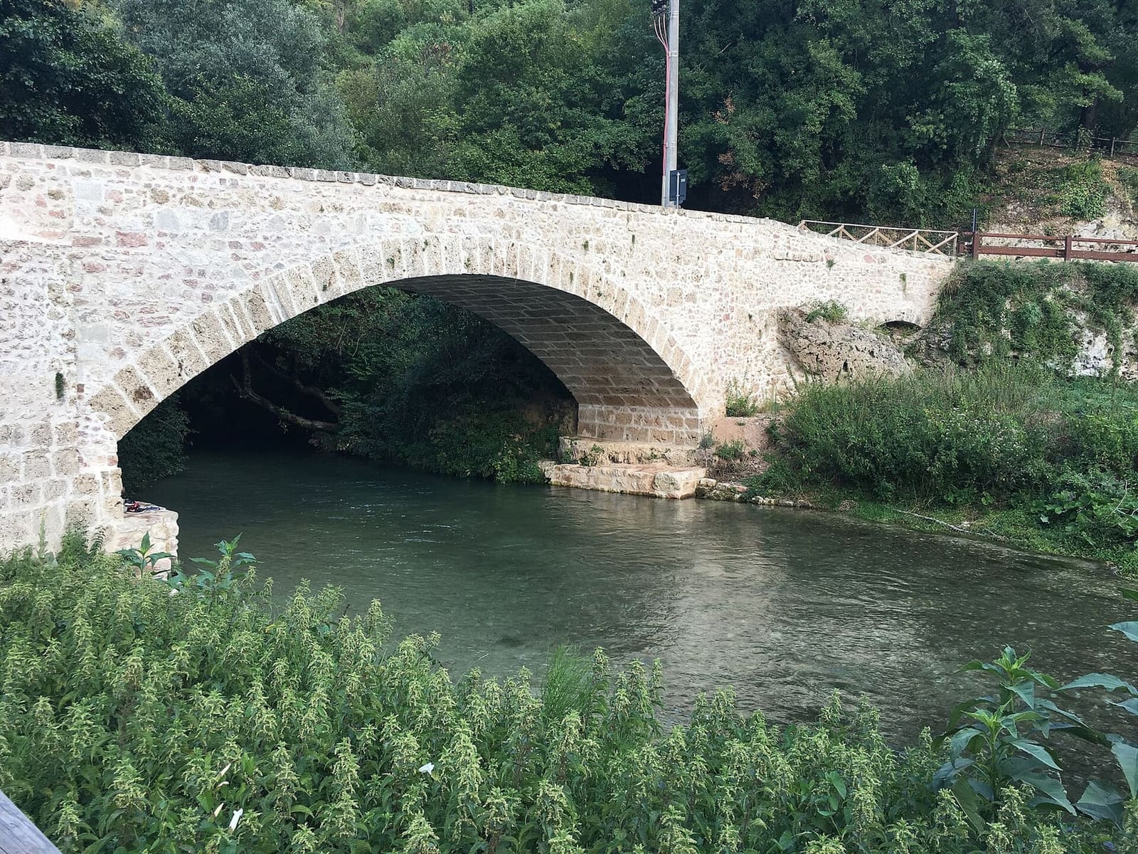 il ponte di pietra sul Nera a Castel San Felice