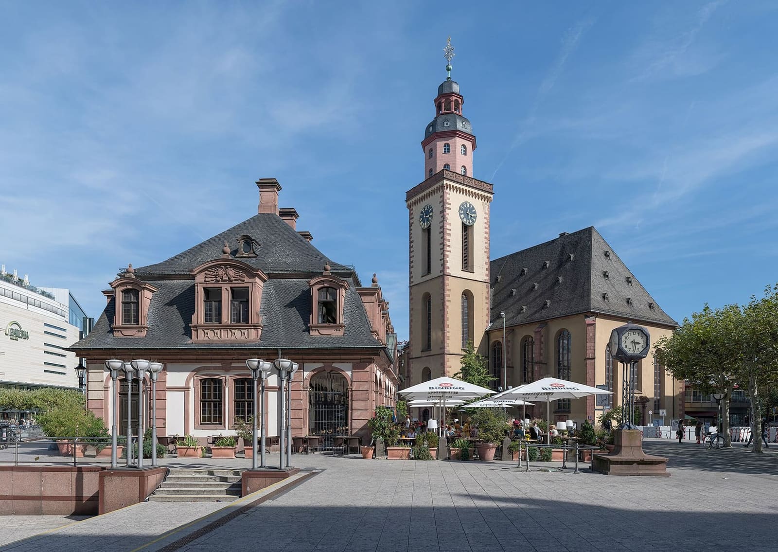 la Hauptwache, l'antico corpo di guardia barocco, con il campanile della Katharinenkirche accanto