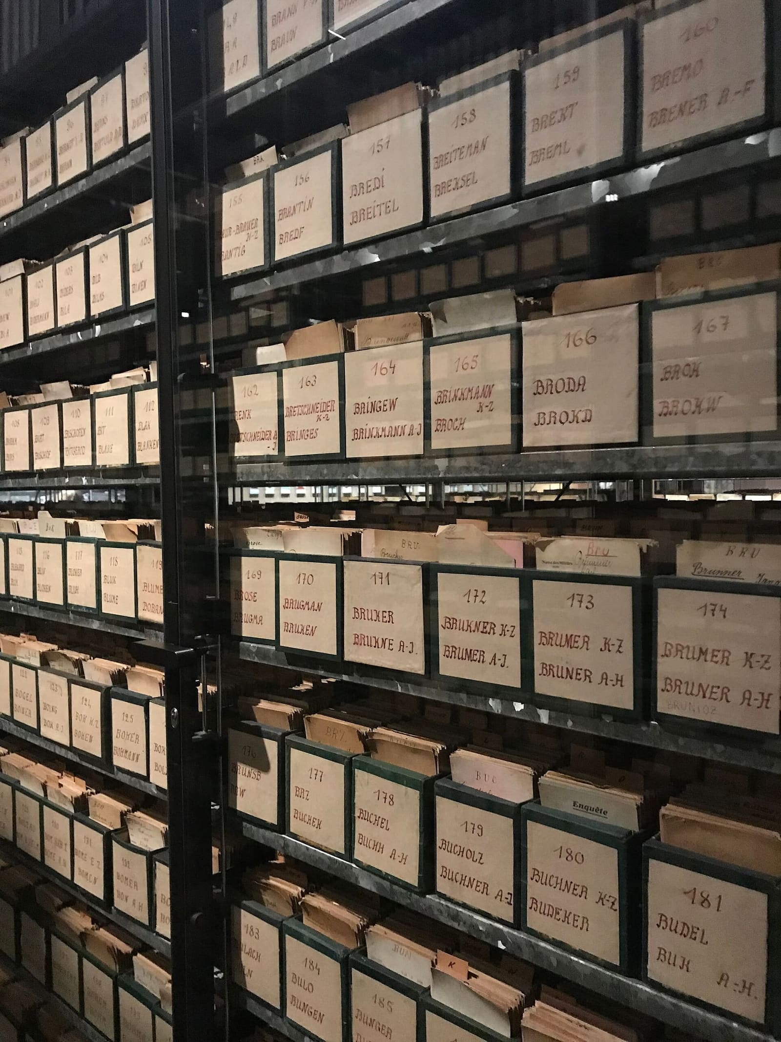 le scatole dello schedario dei prigionieri della Prima guerra mondiale, al museo della Croce Rossa