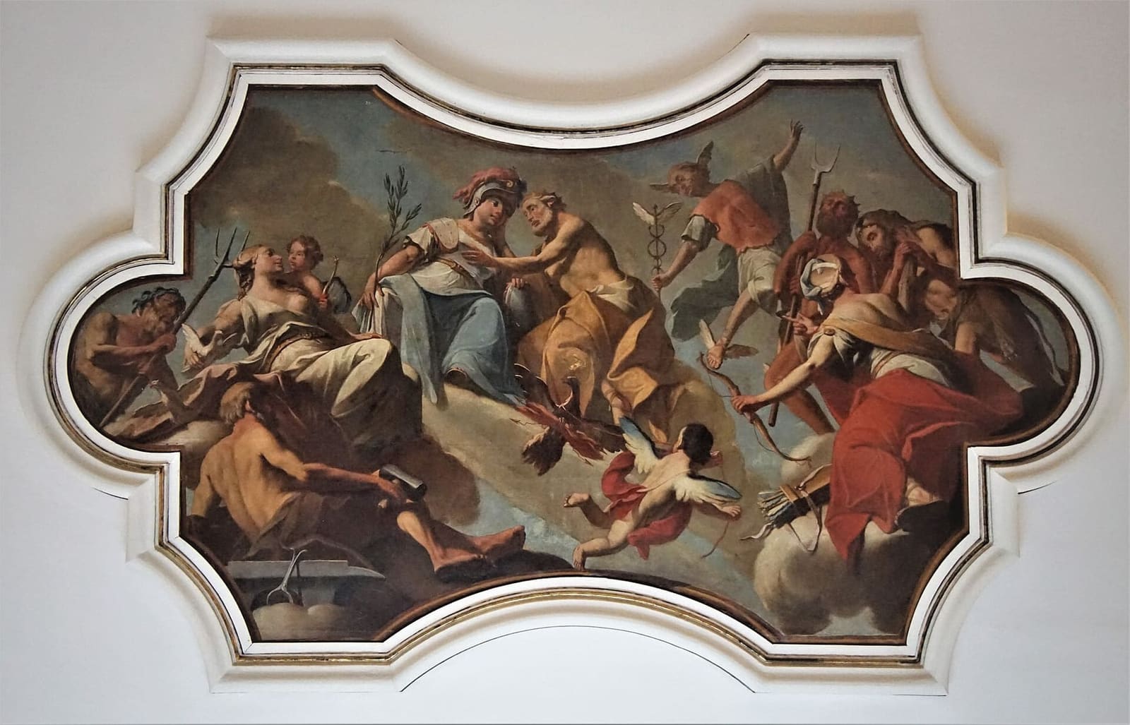 eine mit der griechischen Mythologie bemalte Decke in den Sälen des Palazzo Attems Petzenstein