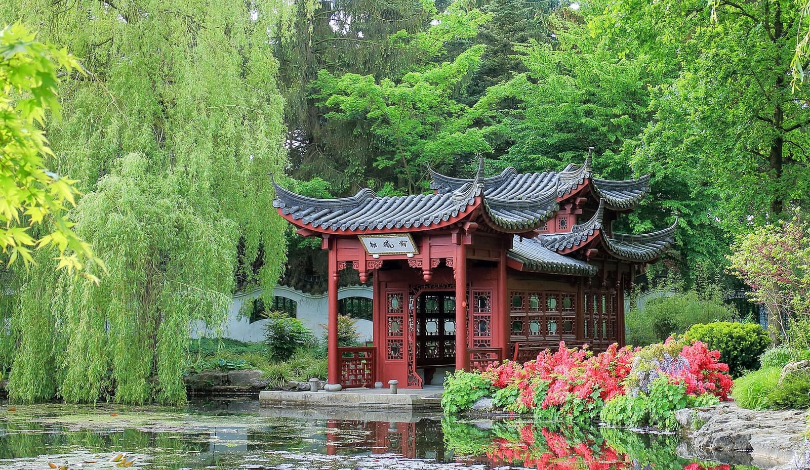 il padiglione a forma di barca nel giardino cinese della Hortus Haren