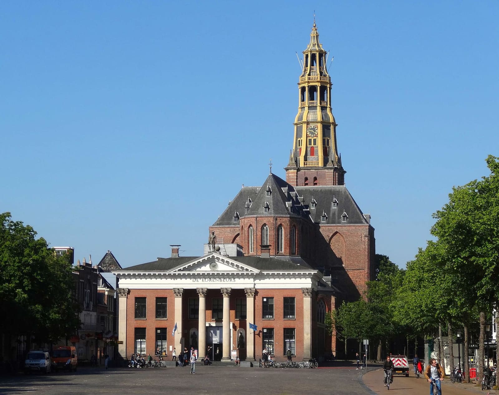 la Korenbeurs e la torre dell'Akerk viste dalla Vismarkt