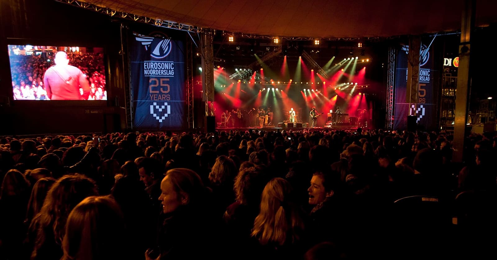 il pubblico davanti al palco di Eurosonic Air durante Eurosonic Noorderslag del 2011