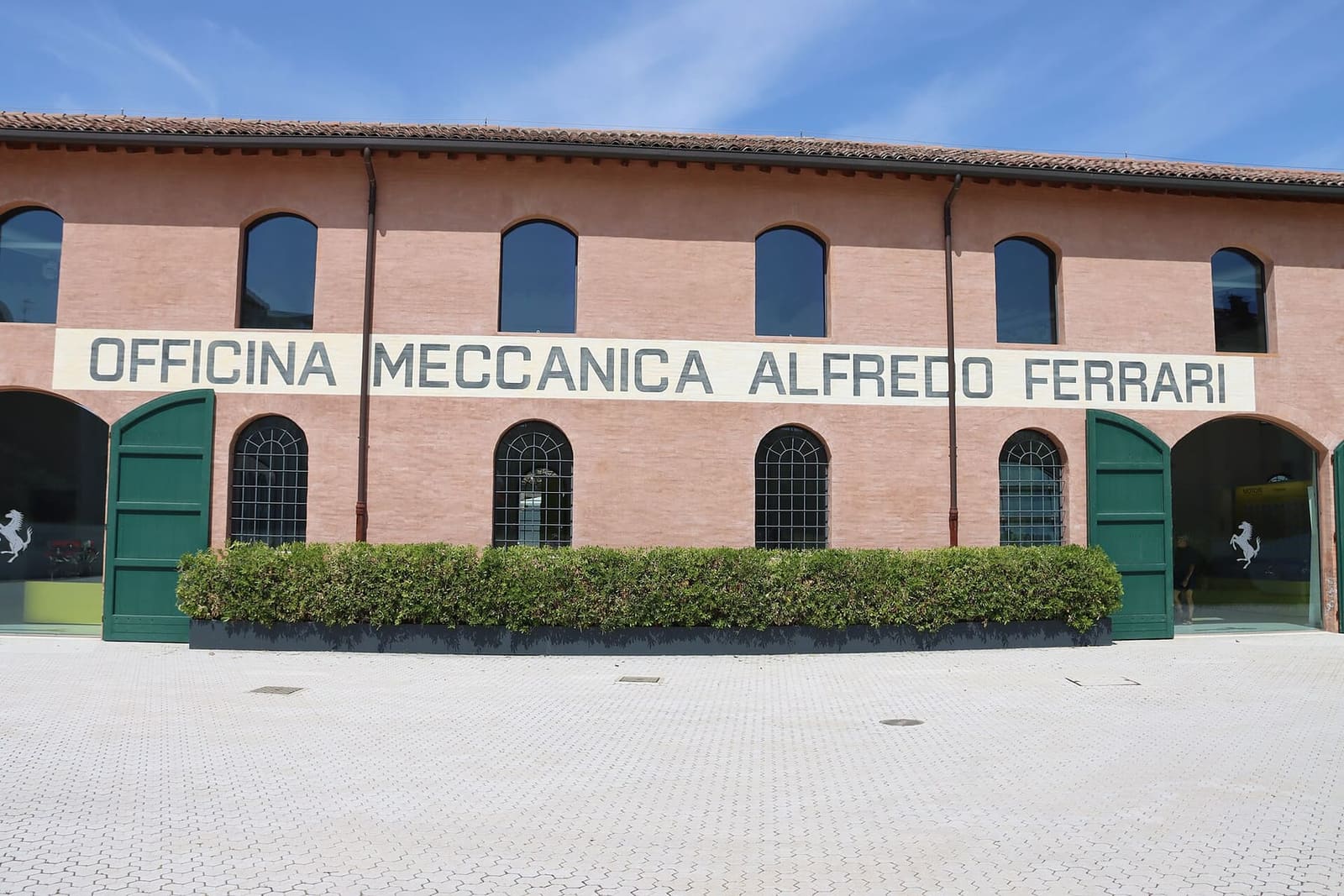 la casa natale di Enzo Ferrari con l'Officina Meccanica di suo padre Alfredo, a Modena