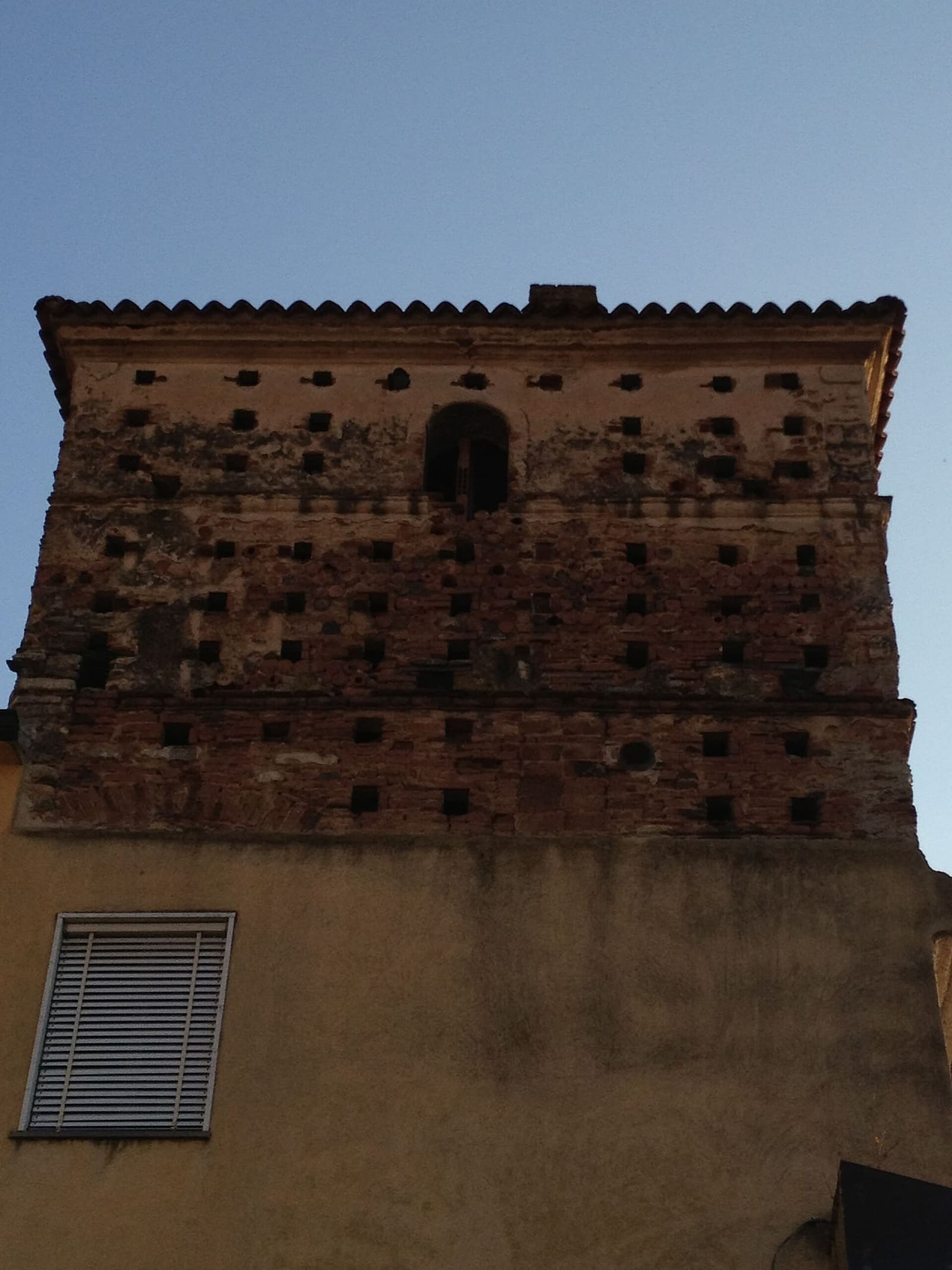 der Taubenturm von Terradura mit den Fluglöchern