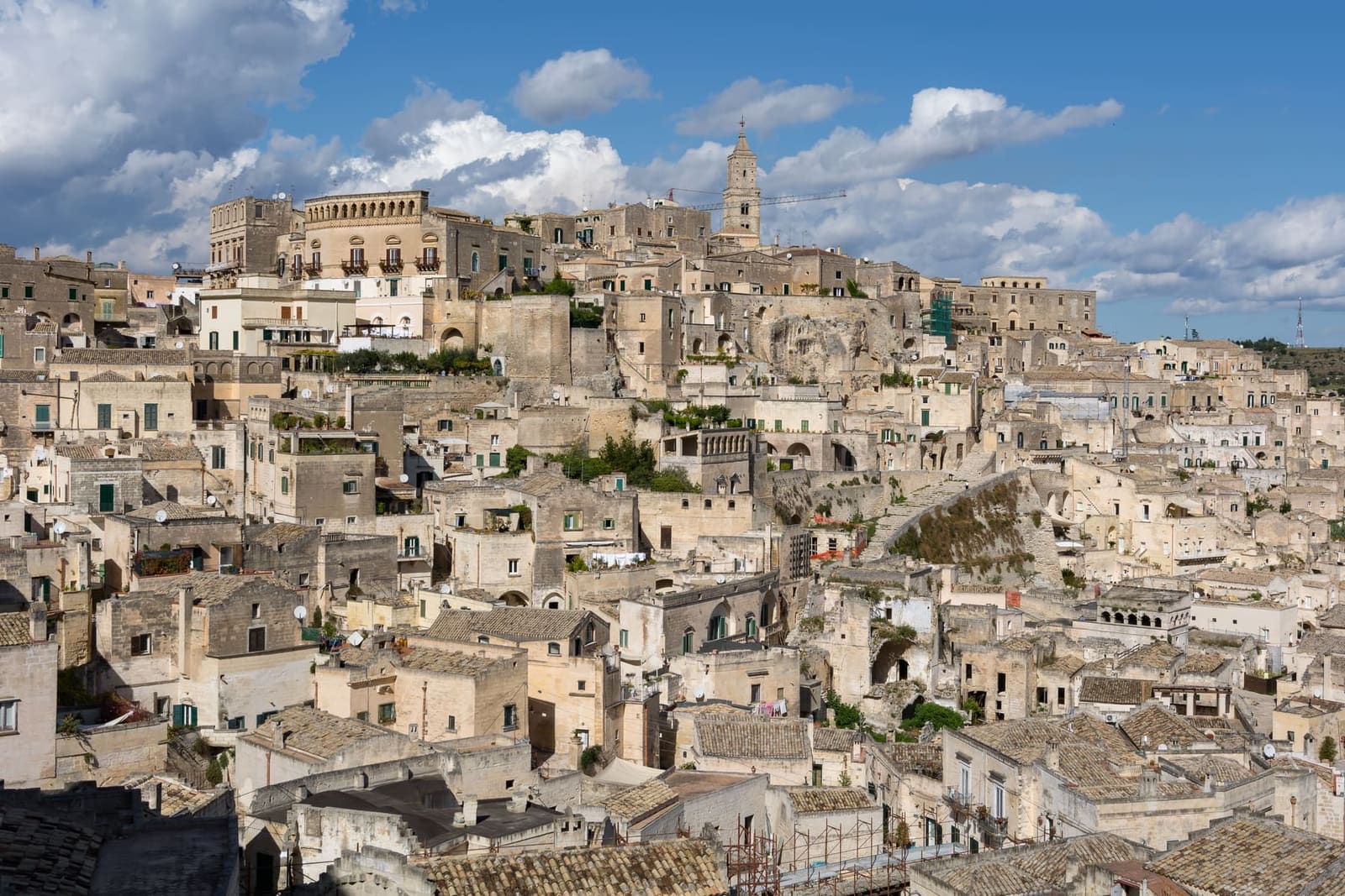 il Sasso Caveoso e la Civita visti dal belvedere di piazzetta Pascoli, con il campanile della cattedrale