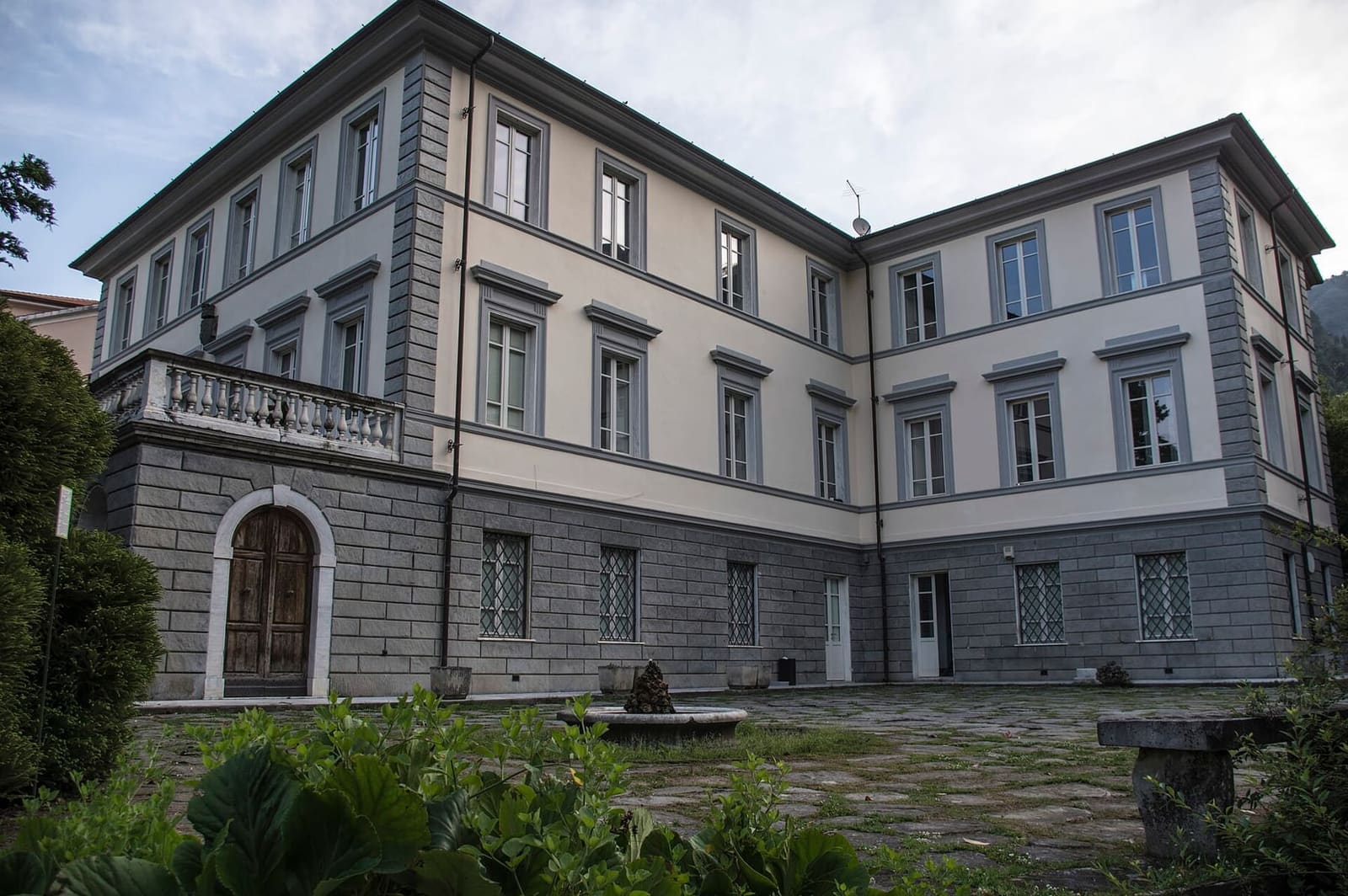 die Villa Schiff Giorgini, heute das Rathaus von Montignoso