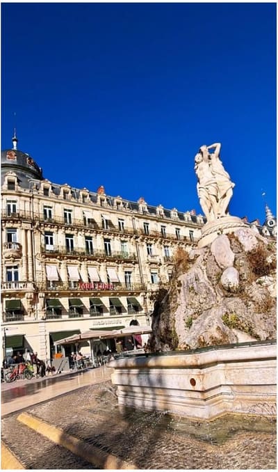 la fontana delle Tre Grazie in Place de la Comédie