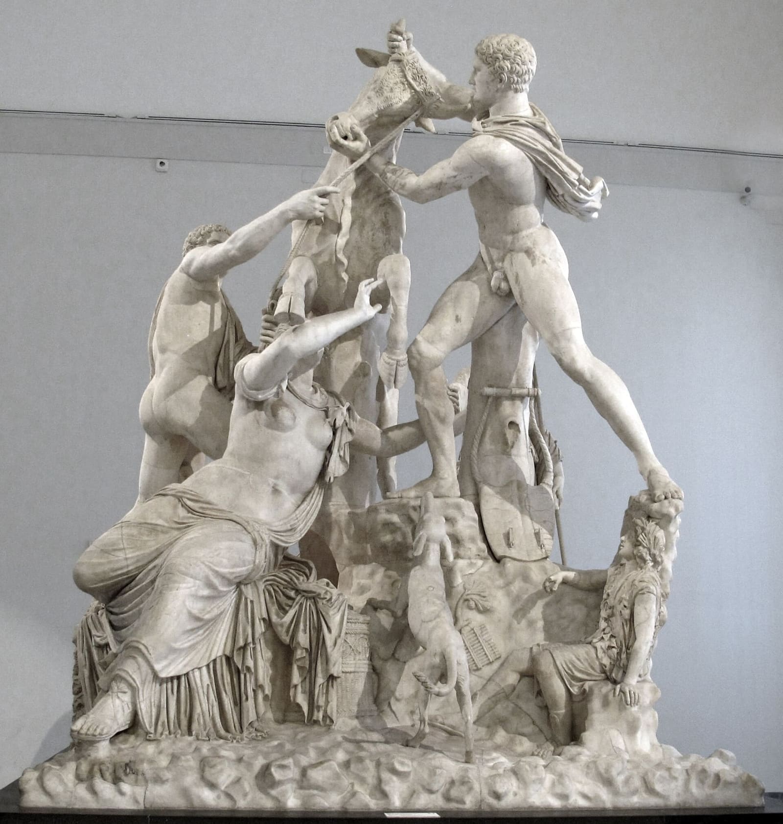 il Toro Farnese, il gruppo di marmo trovato alle Terme di Caracalla, al Museo Archeologico