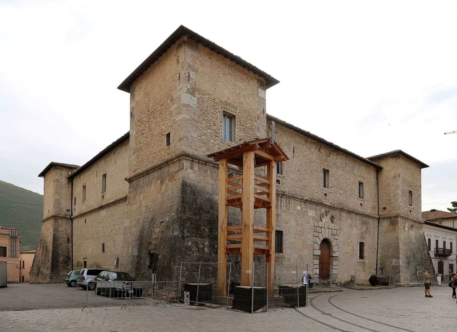 die Castellina an der piazza San Benedetto 2019, nach dem Erdbeben von 2016 geschlossen