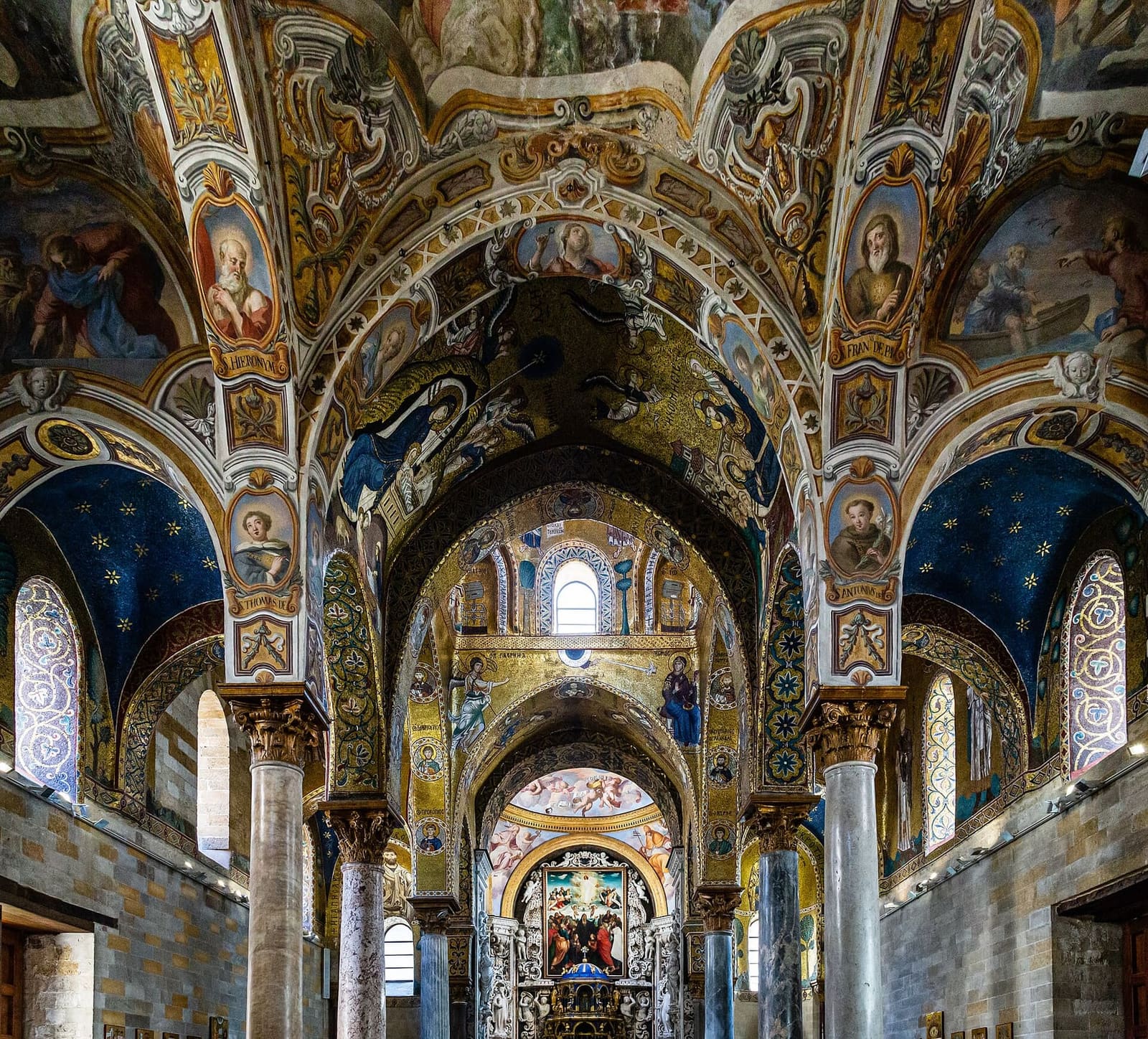 i mosaici d'oro sulle volte della Martorana