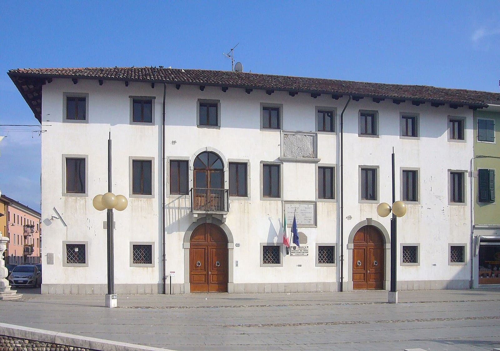 il Palazzo del Governatore delle Armi affacciato su Piazza Grande