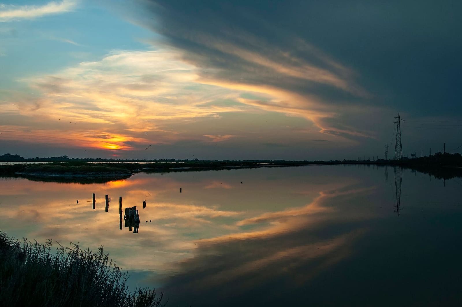 il tramonto sulle vasche della salina di Cervia