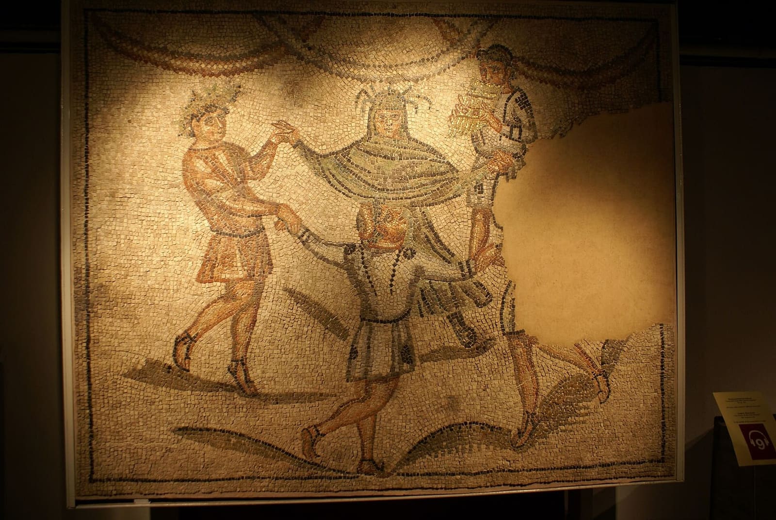 la Danza dei Geni delle Stagioni, il mosaico di pavimento più raro della Domus dei Tappeti di Pietra