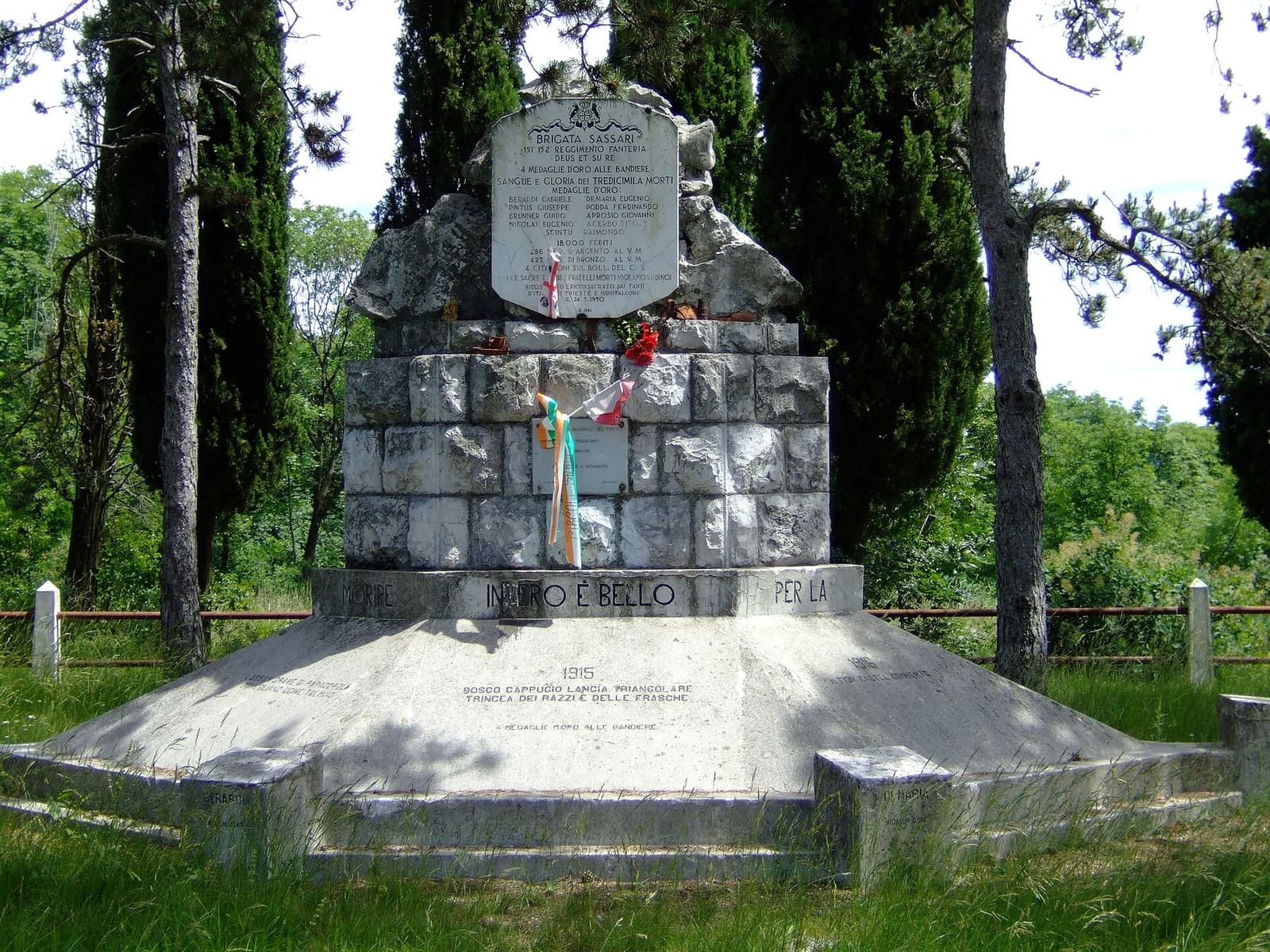 il cippo della brigata Sassari a San Martino del Carso