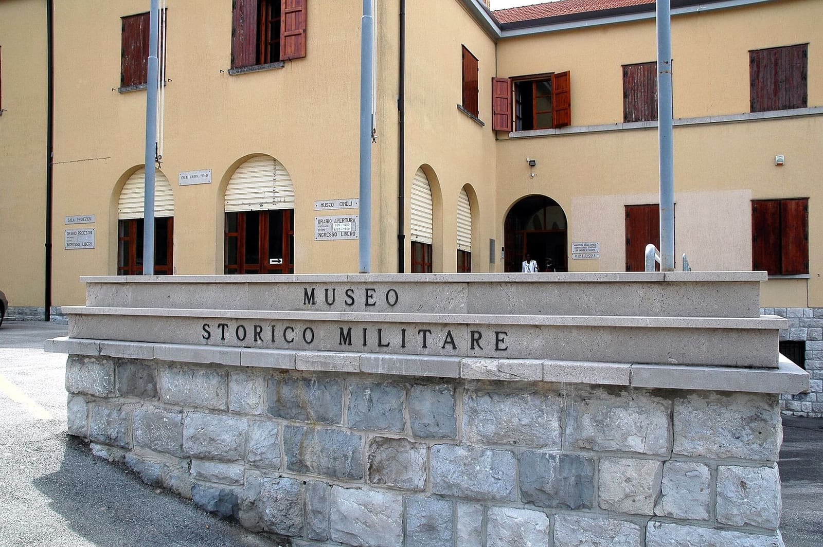 l'ingresso della Casa della Terza Armata, il museo del Sacrario, chiuso per lavori nel 2026