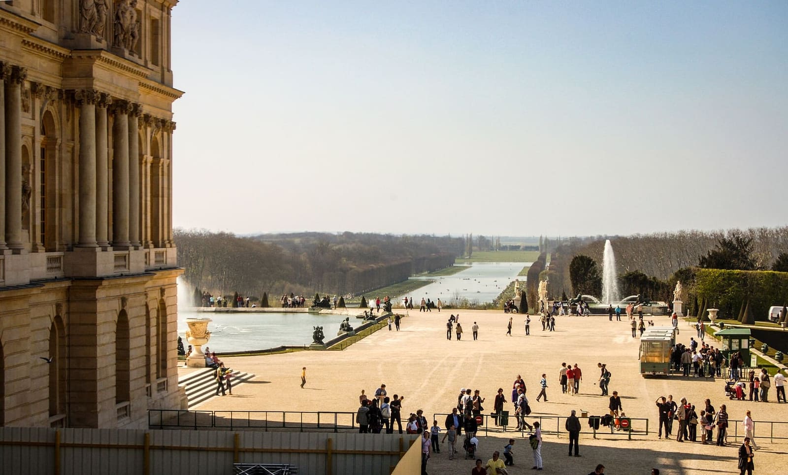 das Parterre d'eau und die Achse bis zum Grand Canal, vom Schloss aus gesehen