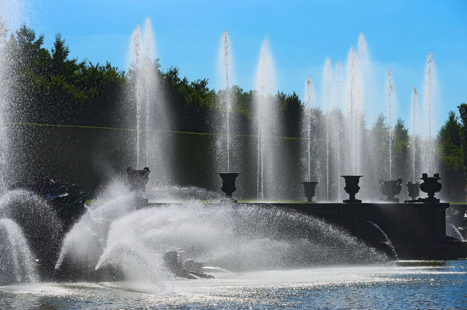 der Neptunbrunnen mit allen laufenden Fontänen