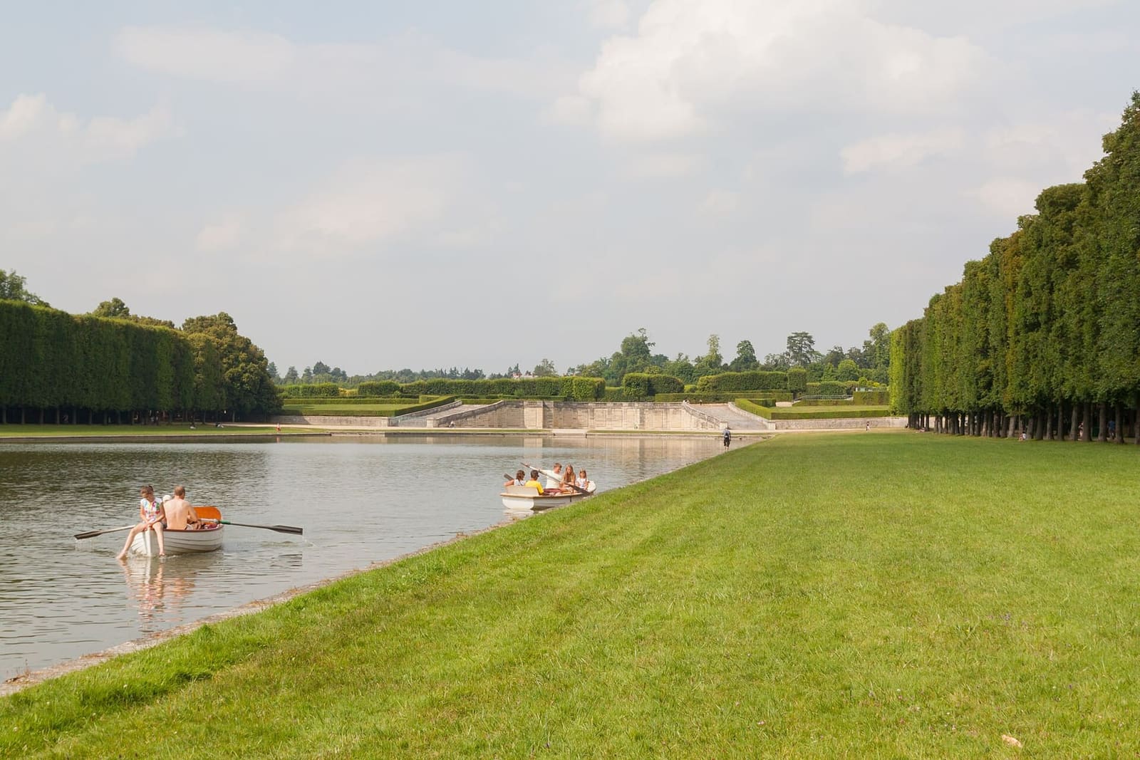 Ruderboote auf dem Grand Canal, beim Grand Trianon