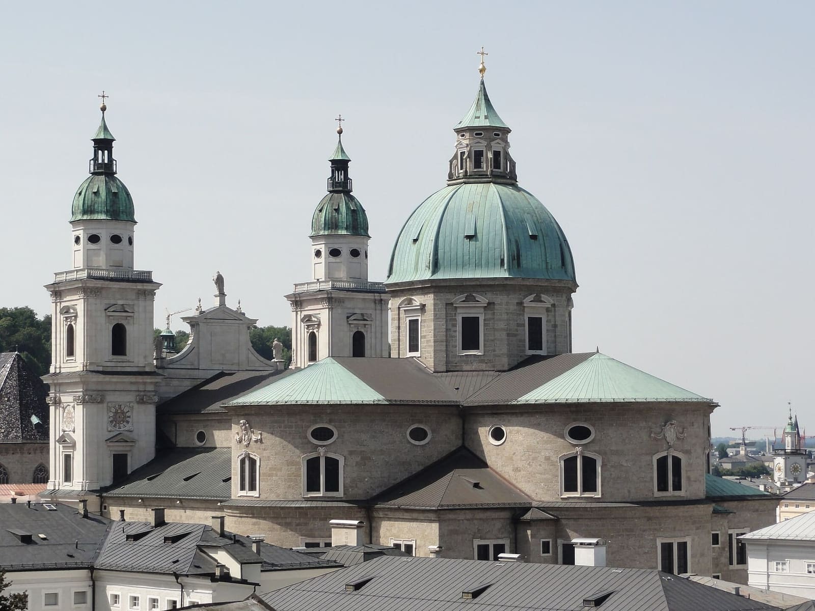 la cupola e le due torri del duomo, dalla salita alla fortezza