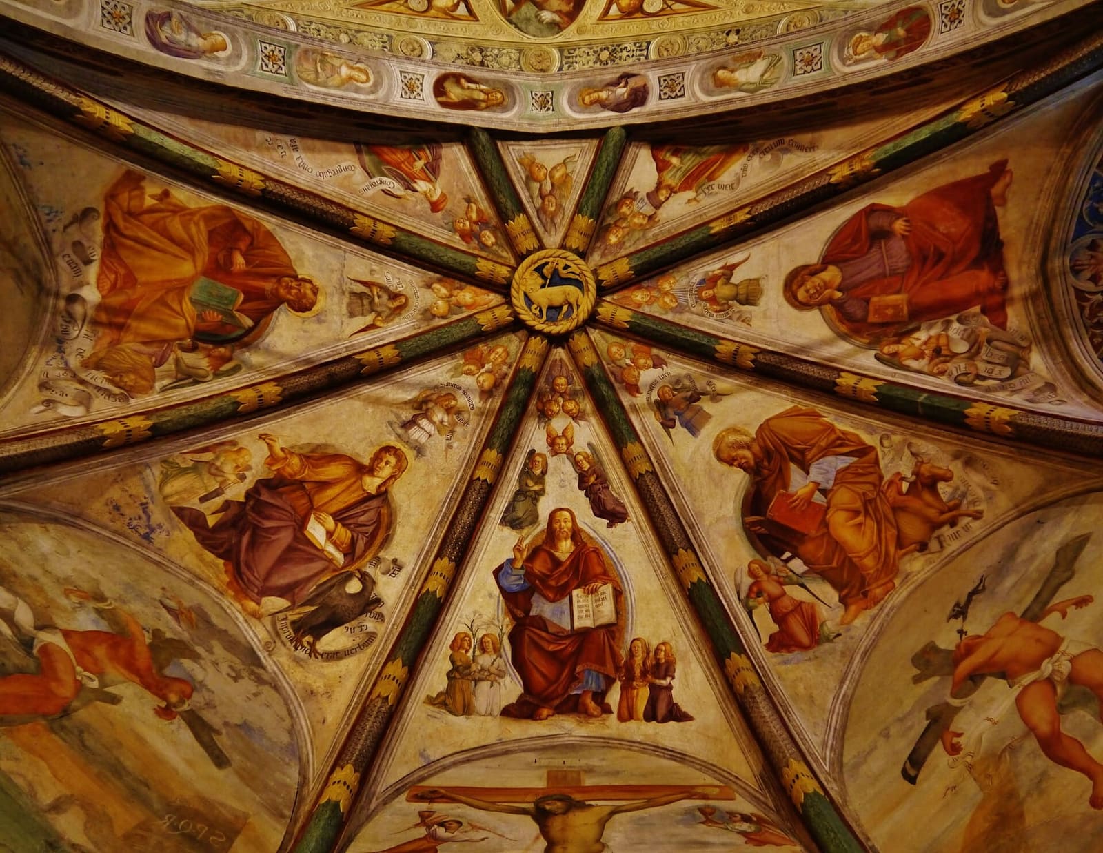 la volta del coro di Sant'Antonio Abate con gli evangelisti e i profeti affrescati