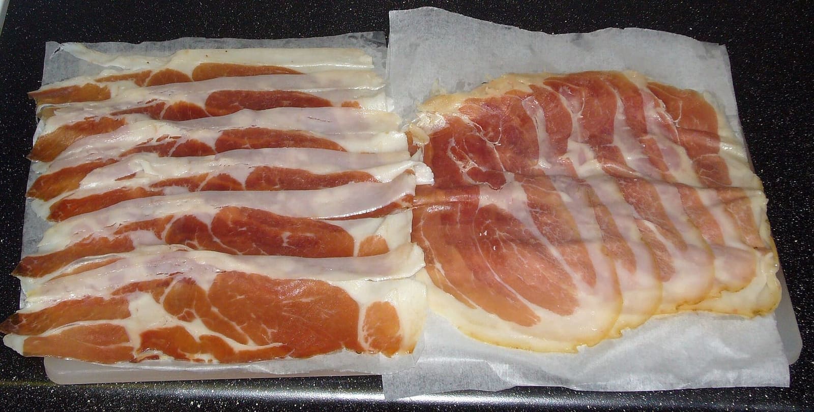 fette di prosciutto di San Daniele appena tagliate