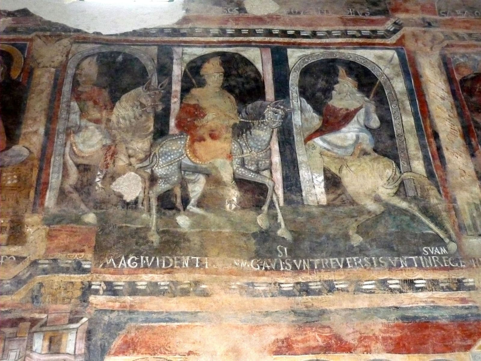 i Magi a cavallo negli affreschi romanici del XII secolo nella navata di San Pietro in Valle